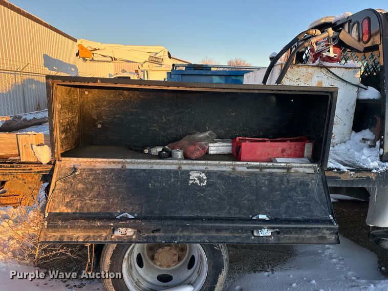 image for item ER5066 2013 Ford F450 Super Duty Crew Cab flatbed truck