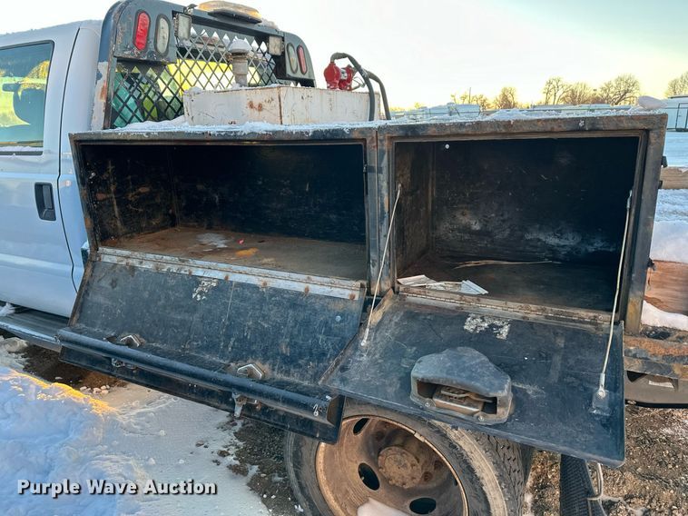 image for item ER5066 2013 Ford F450 Super Duty Crew Cab flatbed truck