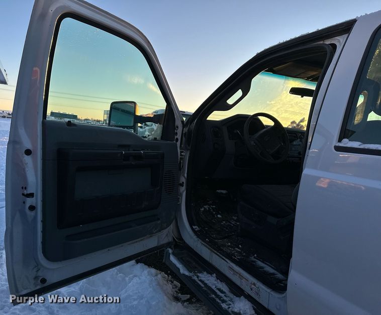 image for item ER5066 2013 Ford F450 Super Duty Crew Cab flatbed truck