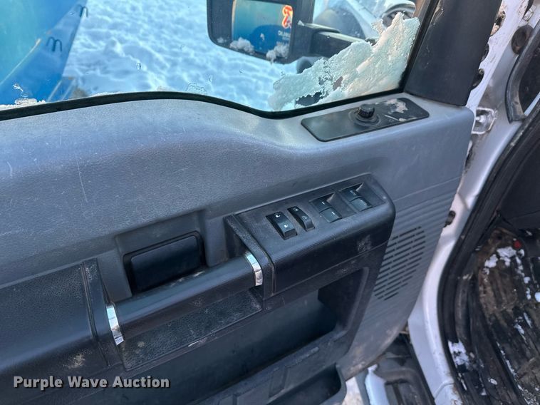 image for item ER5066 2013 Ford F450 Super Duty Crew Cab flatbed truck