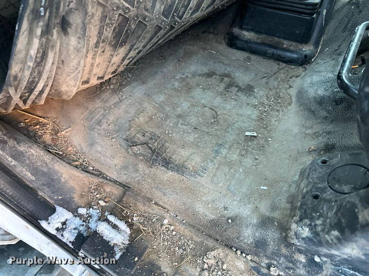 image for item ER5066 2013 Ford F450 Super Duty Crew Cab flatbed truck