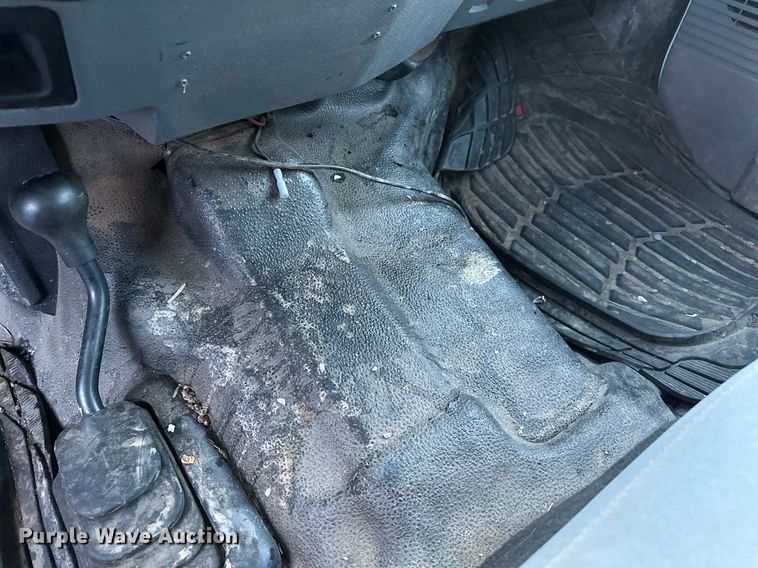 image for item ER5066 2013 Ford F450 Super Duty Crew Cab flatbed truck