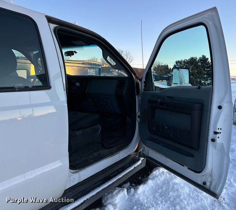 image for item ER5066 2013 Ford F450 Super Duty Crew Cab flatbed truck