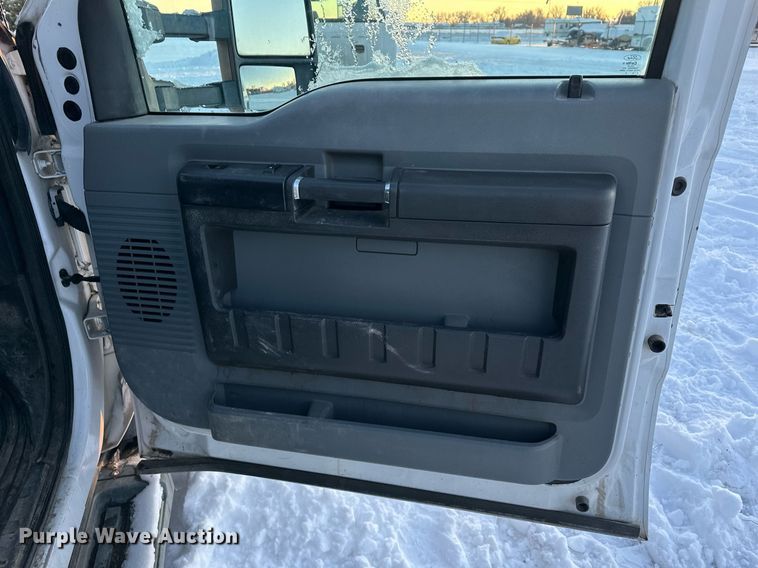 image for item ER5066 2013 Ford F450 Super Duty Crew Cab flatbed truck