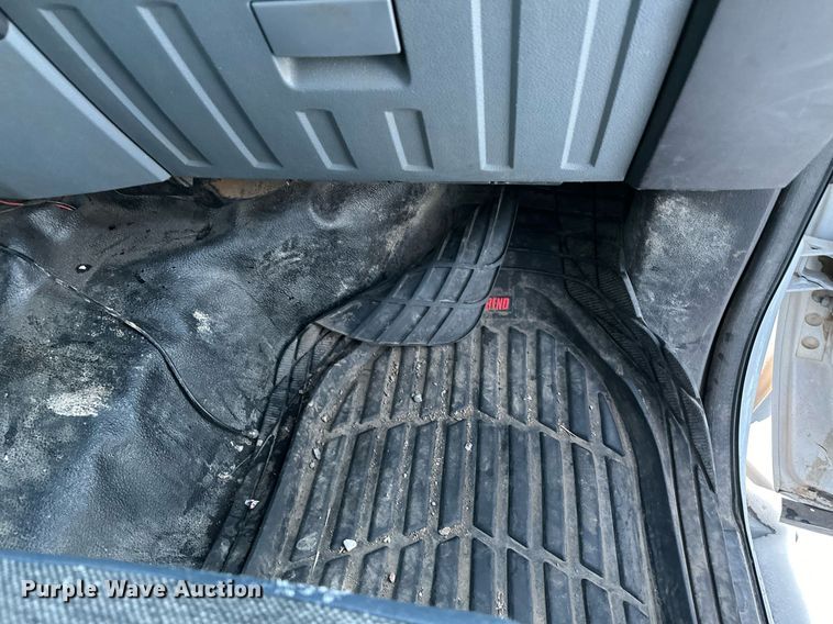 image for item ER5066 2013 Ford F450 Super Duty Crew Cab flatbed truck