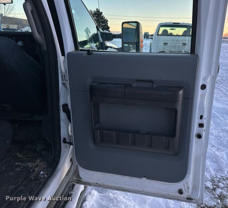 image for item ER5066 2013 Ford F450 Super Duty Crew Cab flatbed truck