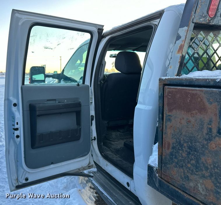 image for item ER5066 2013 Ford F450 Super Duty Crew Cab flatbed truck