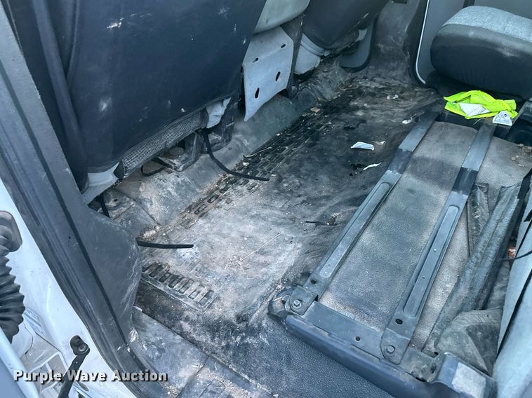 image for item ER5066 2013 Ford F450 Super Duty Crew Cab flatbed truck