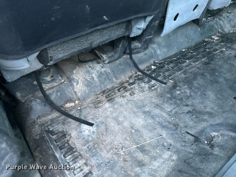 image for item ER5066 2013 Ford F450 Super Duty Crew Cab flatbed truck