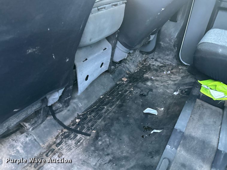 image for item ER5066 2013 Ford F450 Super Duty Crew Cab flatbed truck