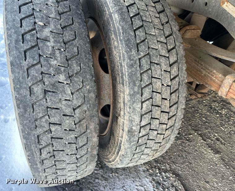 image for item ER5066 2013 Ford F450 Super Duty Crew Cab flatbed truck