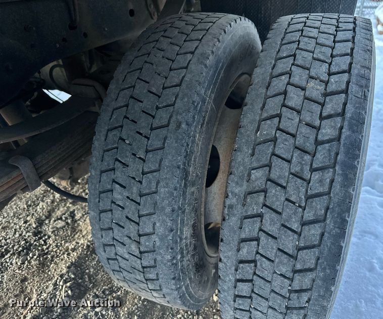 image for item ER5066 2013 Ford F450 Super Duty Crew Cab flatbed truck