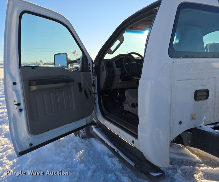 image for item ER5067 2008 Ford F550 Super Duty truck cab and chassis
