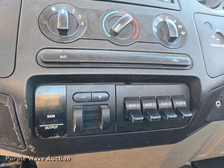 image for item ER5067 2008 Ford F550 Super Duty truck cab and chassis