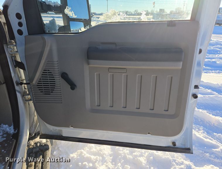 image for item ER5067 2008 Ford F550 Super Duty truck cab and chassis