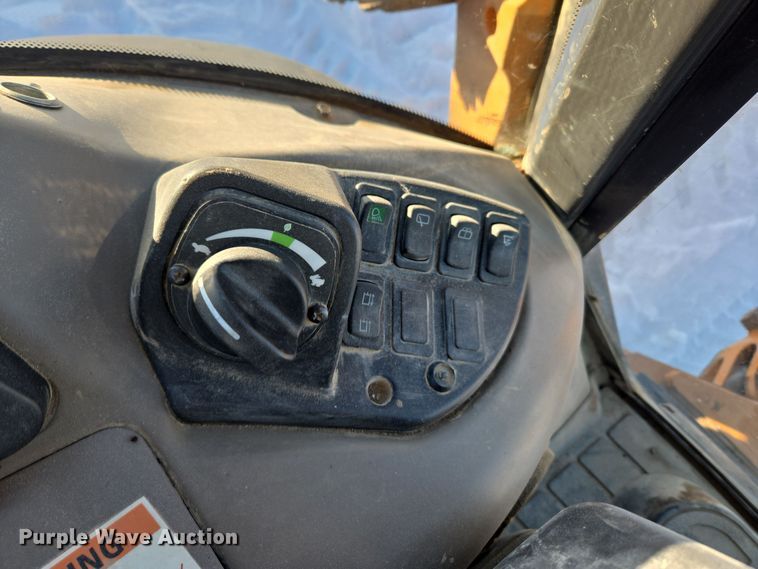 image for item ER5077 2015 Case 580 Super N backhoe