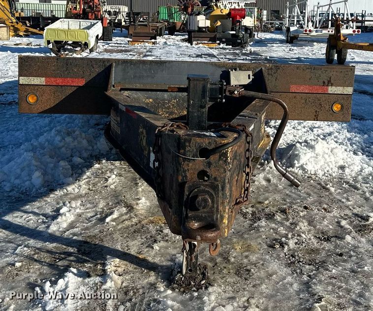 image for item ER5083 2001 Eager Beaver equipment trailer