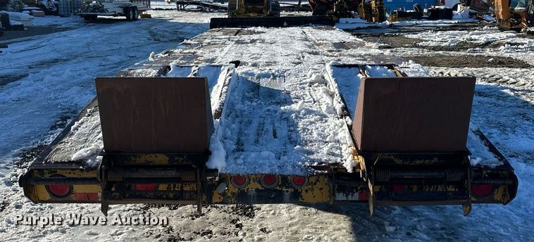 image for item ER5083 2001 Eager Beaver equipment trailer