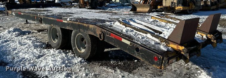 image for item ER5083 2001 Eager Beaver equipment trailer