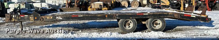 image for item ER5083 2001 Eager Beaver equipment trailer