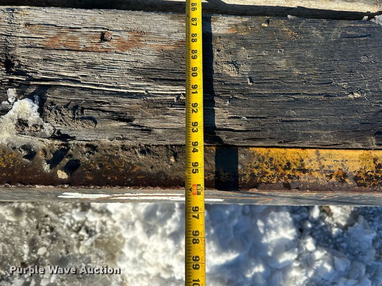 image for item ER5083 2001 Eager Beaver equipment trailer