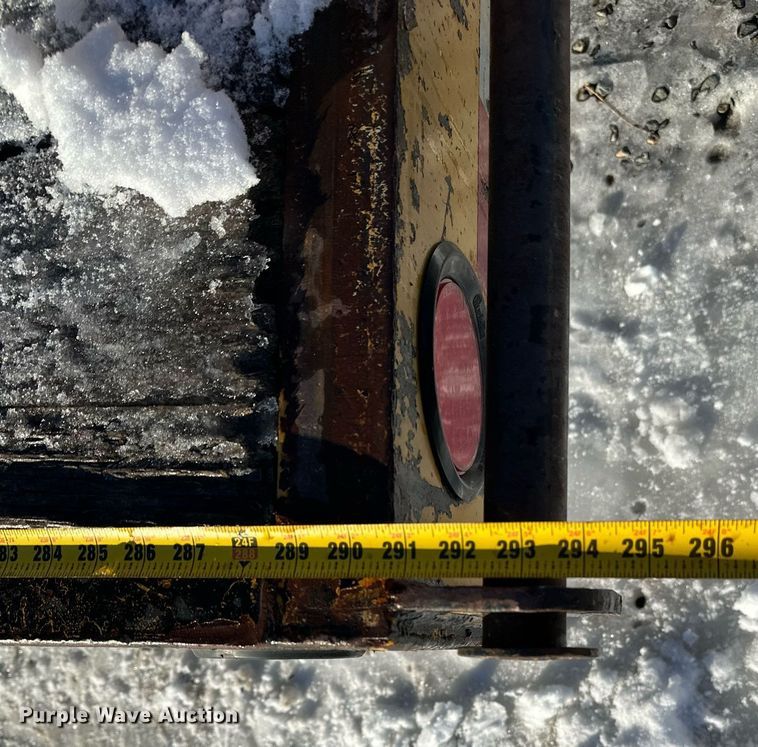 image for item ER5083 2001 Eager Beaver equipment trailer