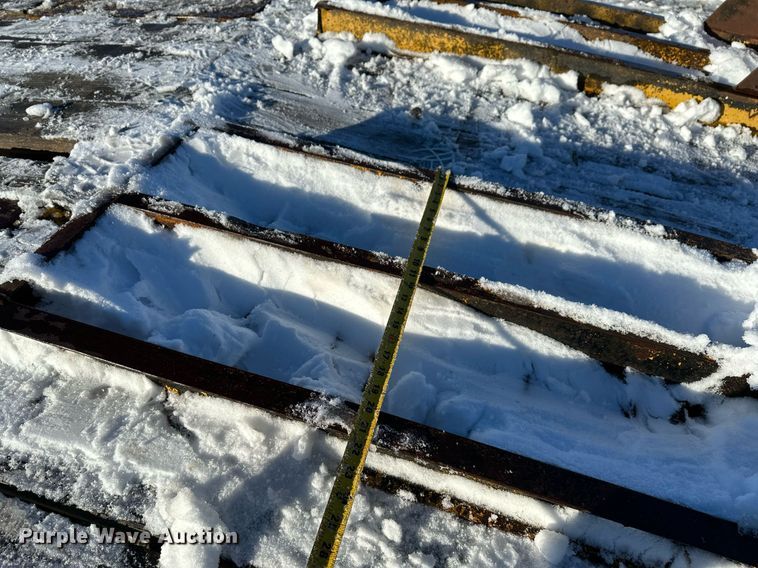 image for item ER5083 2001 Eager Beaver equipment trailer