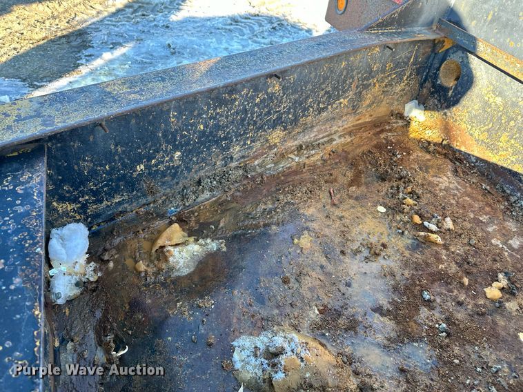 image for item ER5083 2001 Eager Beaver equipment trailer