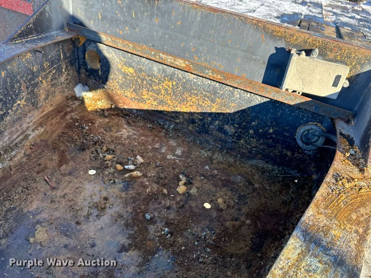 image for item ER5083 2001 Eager Beaver equipment trailer