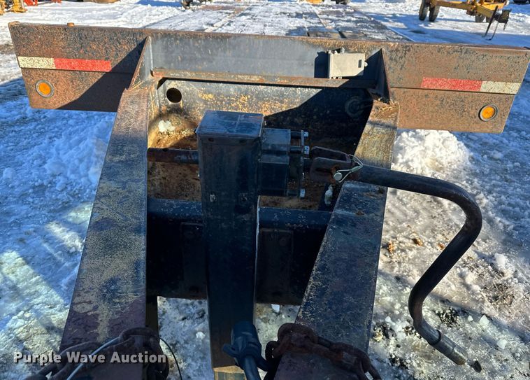 image for item ER5083 2001 Eager Beaver equipment trailer