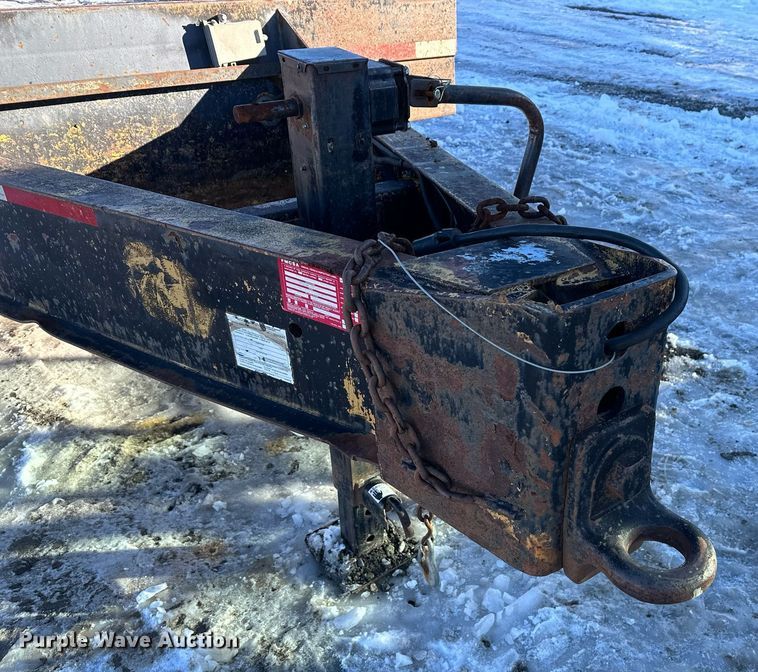 image for item ER5083 2001 Eager Beaver equipment trailer