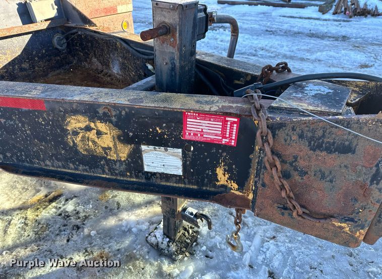 image for item ER5083 2001 Eager Beaver equipment trailer