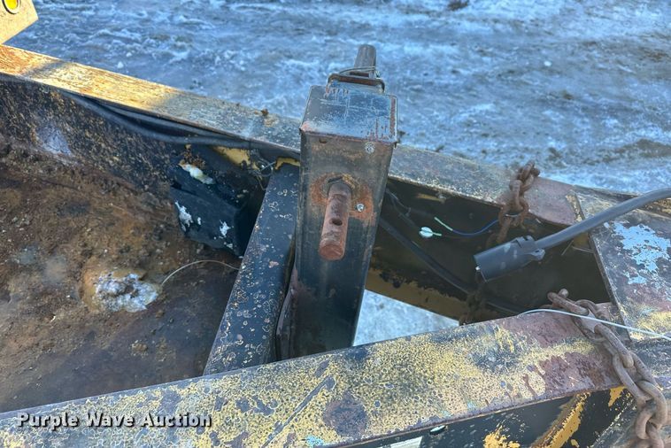 image for item ER5083 2001 Eager Beaver equipment trailer