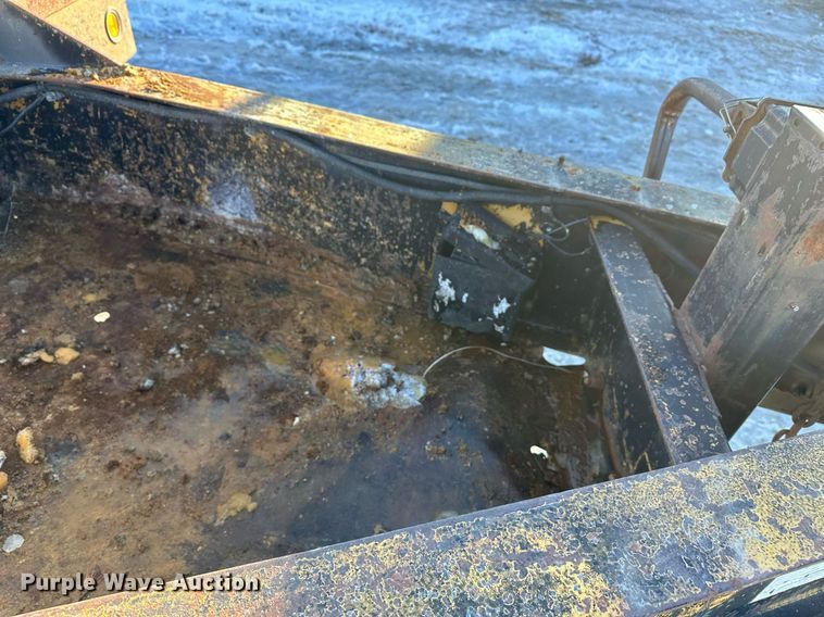 image for item ER5083 2001 Eager Beaver equipment trailer