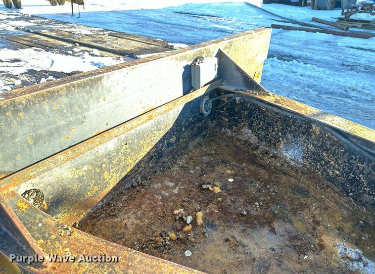 image for item ER5083 2001 Eager Beaver equipment trailer