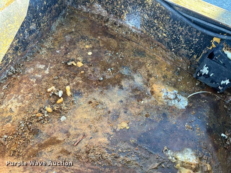 image for item ER5083 2001 Eager Beaver equipment trailer