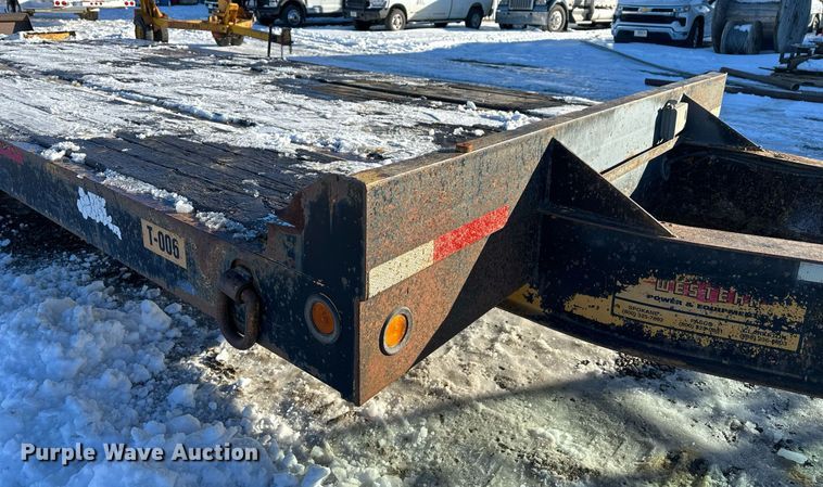 image for item ER5083 2001 Eager Beaver equipment trailer