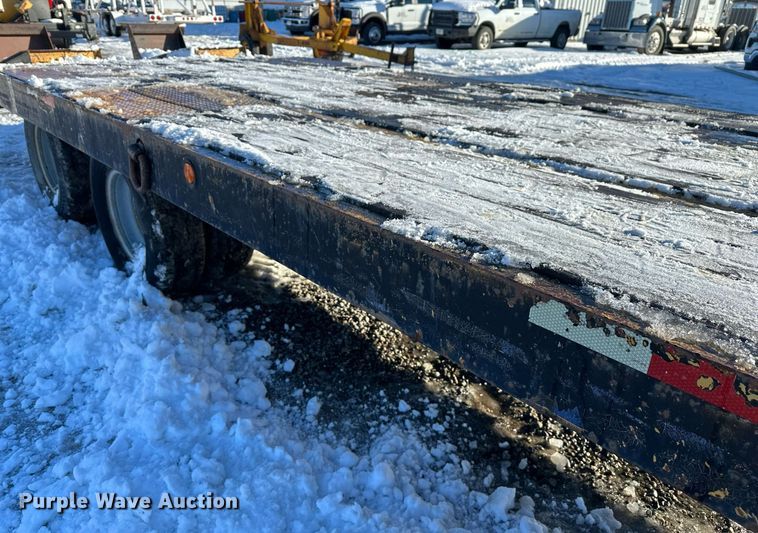 image for item ER5083 2001 Eager Beaver equipment trailer