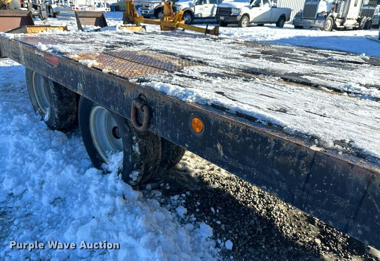 image for item ER5083 2001 Eager Beaver equipment trailer