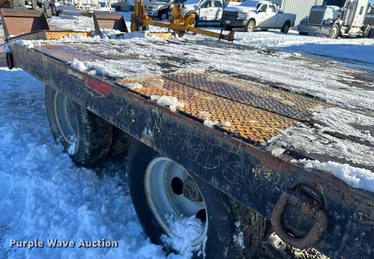 image for item ER5083 2001 Eager Beaver equipment trailer