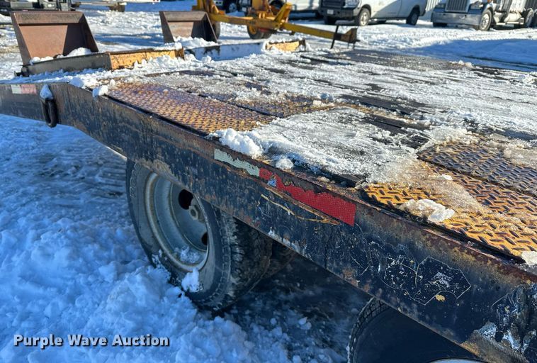 image for item ER5083 2001 Eager Beaver equipment trailer