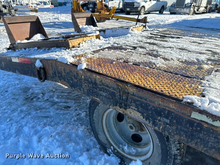 image for item ER5083 2001 Eager Beaver equipment trailer