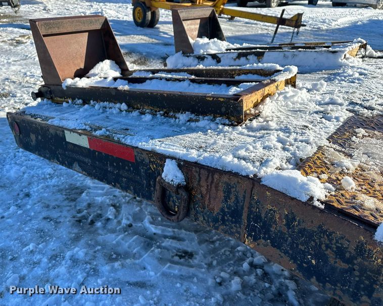 image for item ER5083 2001 Eager Beaver equipment trailer