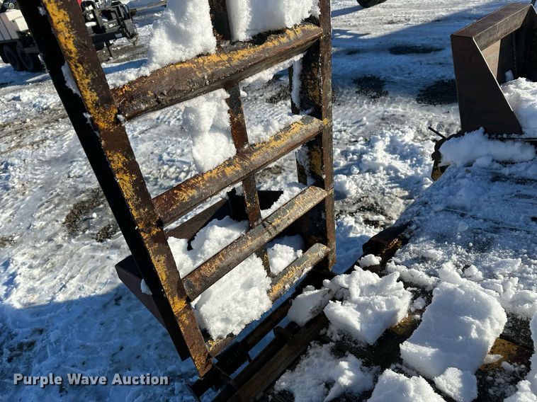 image for item ER5083 2001 Eager Beaver equipment trailer