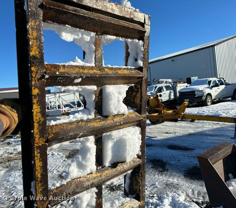 image for item ER5083 2001 Eager Beaver equipment trailer