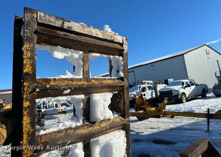 image for item ER5083 2001 Eager Beaver equipment trailer