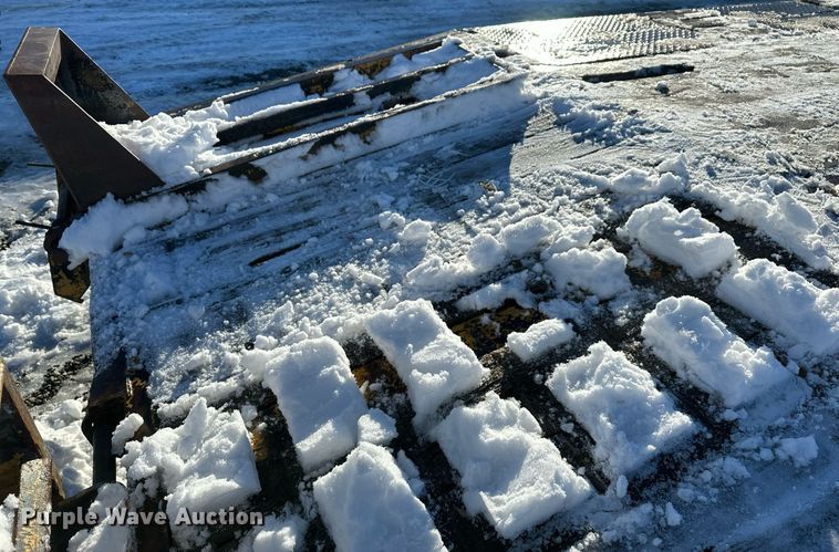 image for item ER5083 2001 Eager Beaver equipment trailer