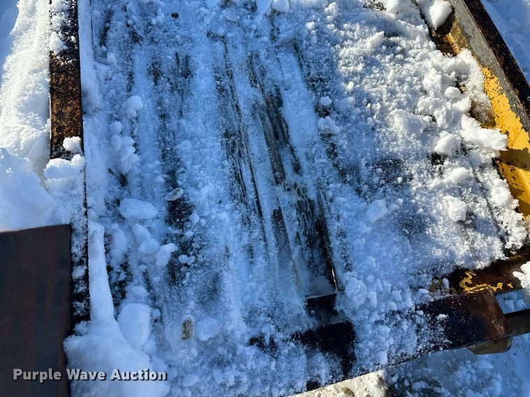 image for item ER5083 2001 Eager Beaver equipment trailer