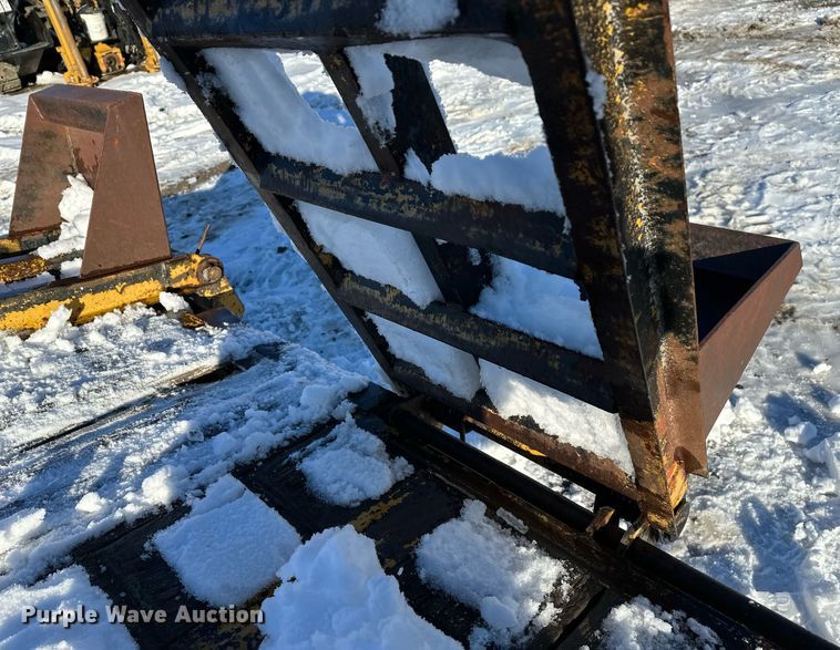 image for item ER5083 2001 Eager Beaver equipment trailer