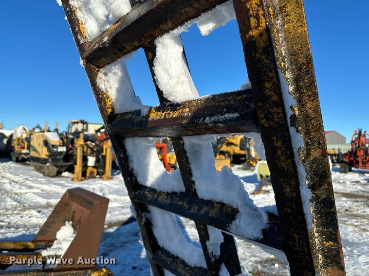 image for item ER5083 2001 Eager Beaver equipment trailer